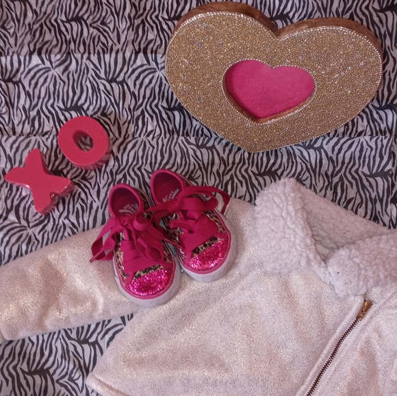 DONATED - Picture 1 of 8